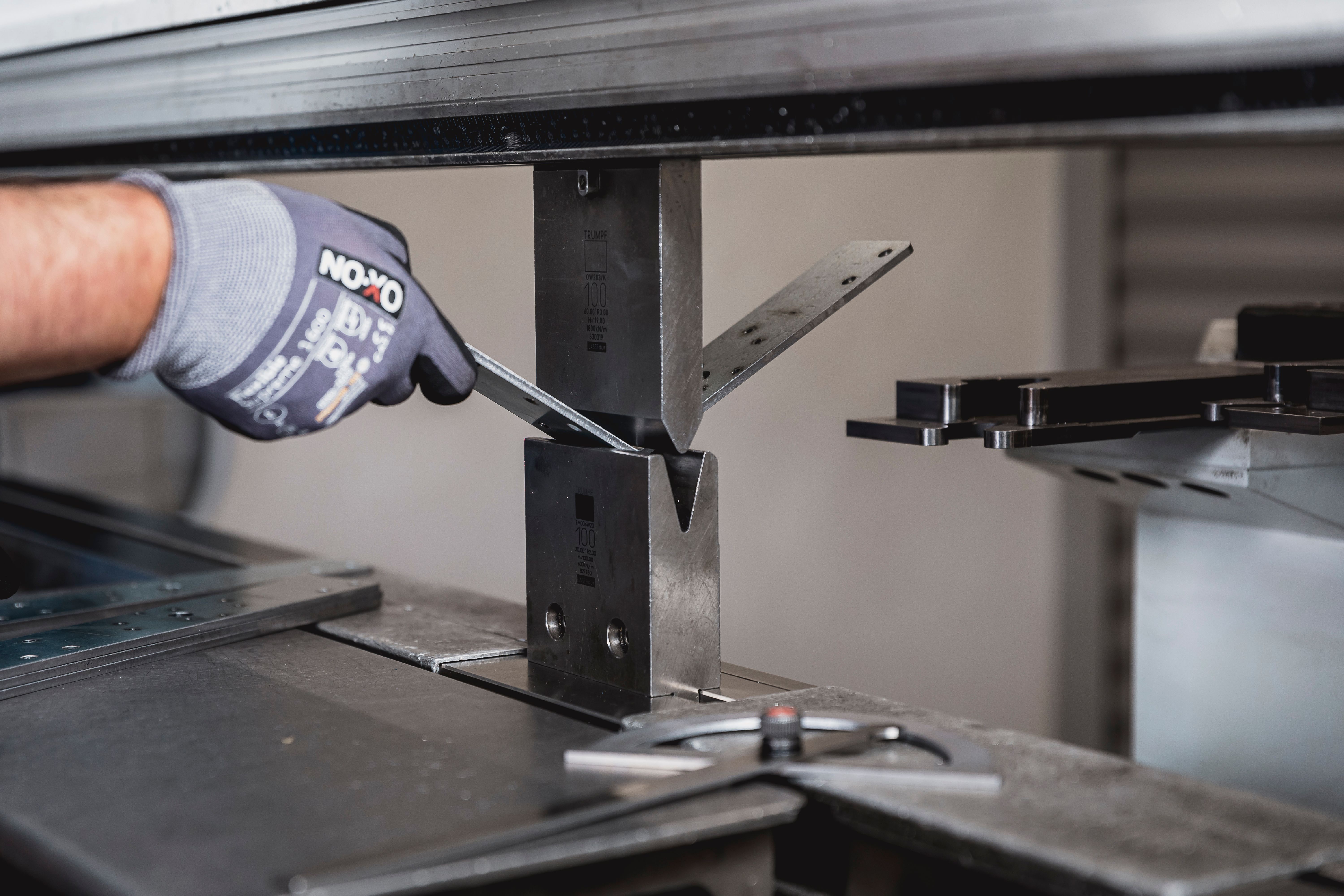 Biegevorgang an Abkantpresse